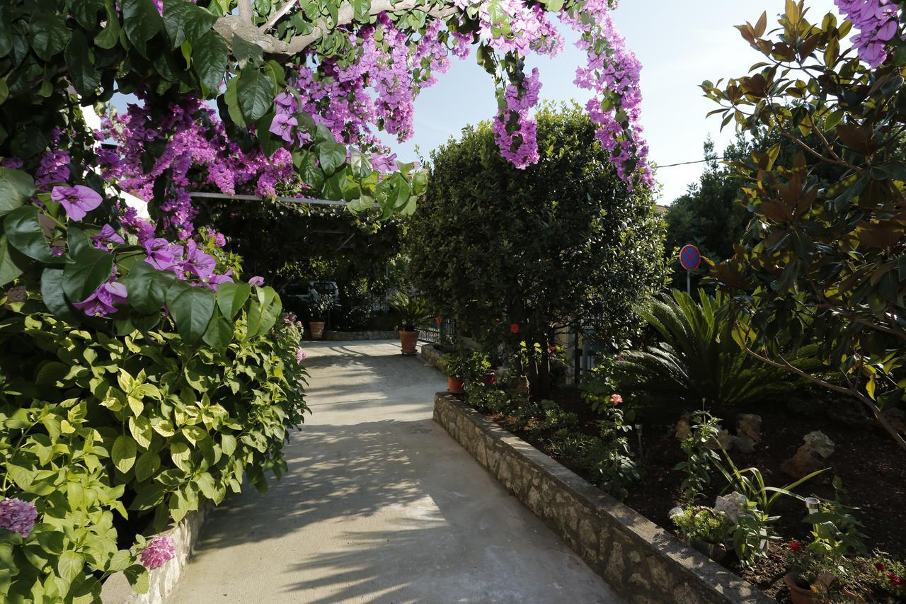 Apartments Marino Supetar Exterior foto